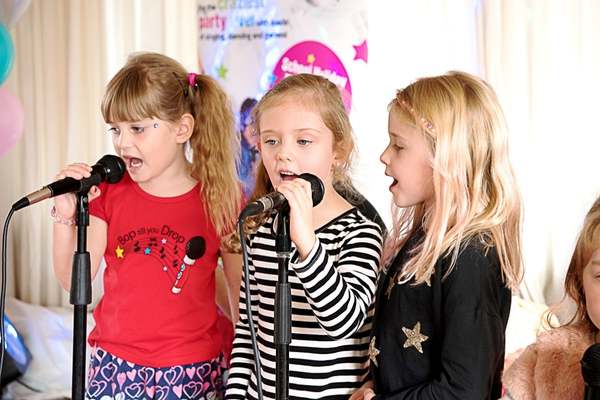 Karaoke Young Girls Karaoke young girls